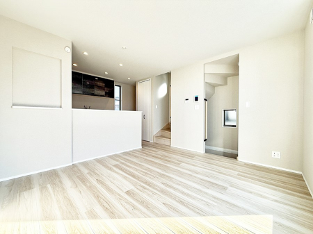 ���r���O�@���������S�n�̂����A���z�̃��r���O