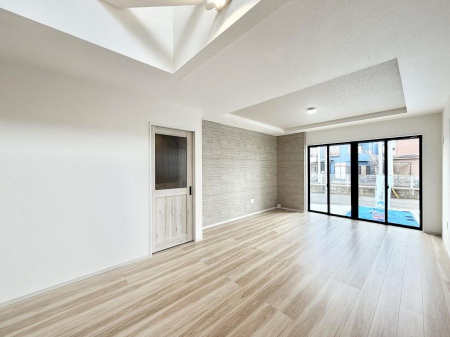 ���r���O�@���������S�n�̂����A���z�̃��r���O