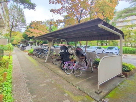 ���̑��@�O�ρ����X�̈ړ��ɕ֗��Ȓ��փX�y�[�X����������m�ۂ���Ă��܂�