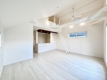 ���r���O�@���������났�ƏΊ炪�W�܂�A�S���܂郊�r���O