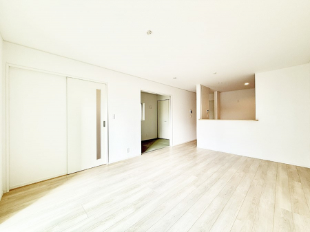 ���r���O�@���������S�n�̂����A���z�̃��r���O