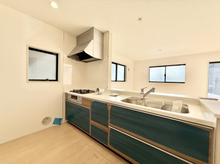 �L�b�`���@���������y���݂ƐH�ׂ�K����͂���L�b�`��