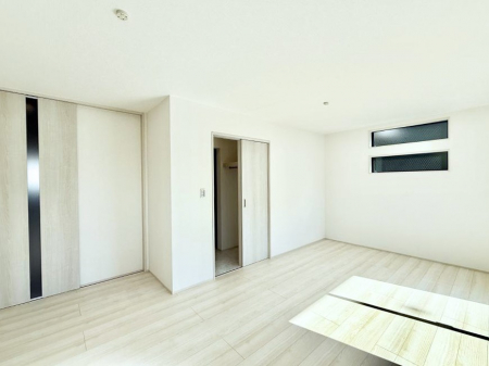 ���r���O�@���������S�n�̂����A���z�̃��r���O