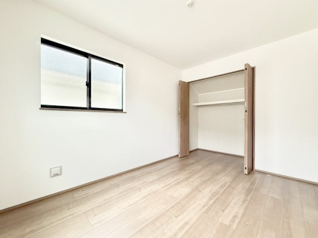 �Q���@�������V���v���ȋ�ԂŁA���[�t���x�b�h��f�X�N�ȂǁA���@�\�ȉƋ�����p���₷���ł�