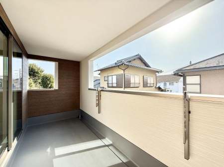 �o���R�j�[�@������ �G�߂̈ڂ낢����������J���I�ȋ�Ԃł�