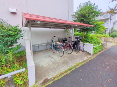 ���̑��@�O�ρ����]�Ԃ��g�����Ƒ��ɂ����S�̒��փX�y�[�X��~�n���ɂ��p��