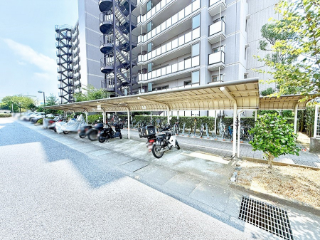 ���̑��@�O�ρ��~�n���ɒ��֏���������Ă���A���]�Ԃ̗��p���X���[�Y�ł�