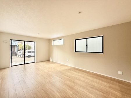 ���r���O�@���������S�n�̂����A���z�̃��r���O