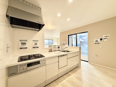 �L�b�`���@�������Ƒ����J��[�߂�A������̂���L�b�`��