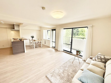 rO@났ƏΊ炪W܂AS܂郊rO