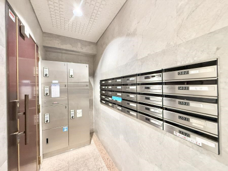 ���̑��@�O�ρ����S�ŃX���[�Y�ɉו����󂯎��āA�Z��������ɍœK