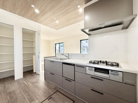 �L�b�`���@�������Ƒ����J��[�߂�A������̂���L�b�`��