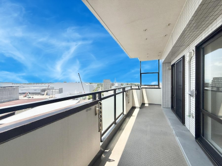 �o���R�j�[�@������ �G�߂̈ڂ낢����������J���I�ȋ�Ԃł�