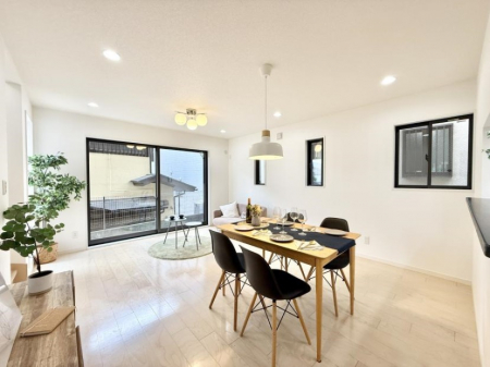 ���r���O�@���������S�n�̂����A���z�̃��r���O