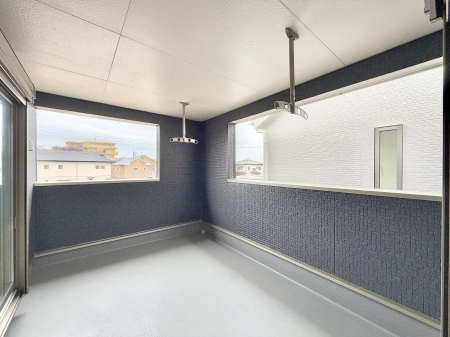 �o���R�j�[�@������ �G�߂̈ڂ낢����������J���I�ȋ�Ԃł�