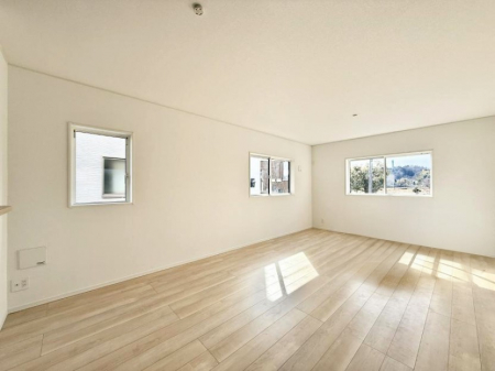 ���r���O�@���������S�n�̂����A���z�̃��r���O