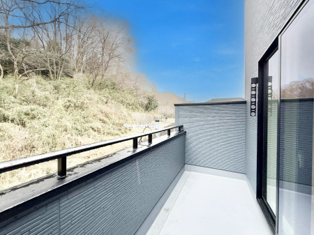 �o���R�j�[�@������ �G�߂̈ڂ낢����������J���I�ȋ�Ԃł�