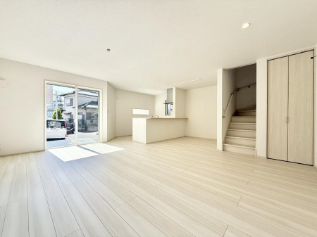 ���r���O�@���������S�n�̂����A���z�̃��r���O