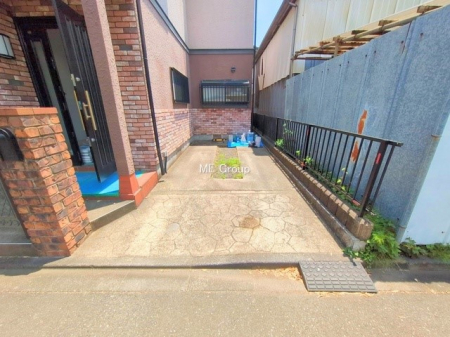 �@�O�ρ�����ɂ��钓�ԃX�y�[�X�Ȃ̂ň��S�ł���