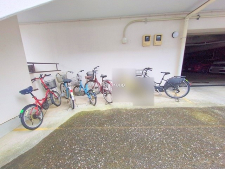 ���̑��@�O�ρ����]�Ԃ��g�����Ƒ��ɂ����S�̒��փX�y�[�X��~�n���ɂ��p��