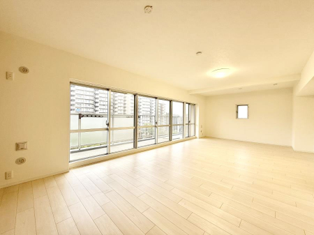 ���r���O�@���������났�ƏΊ炪�W�܂�A�S���܂郊�r���O