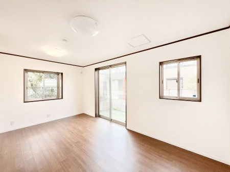 ���r���O�@���������S�n�̂����A���z�̃��r���O