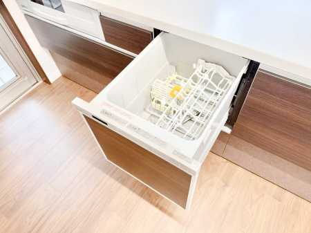 ���̑����ρ@�ݔ�����ԂȂ����I�H����s�J�s�J�Ɏd�グ�Ă���܂�