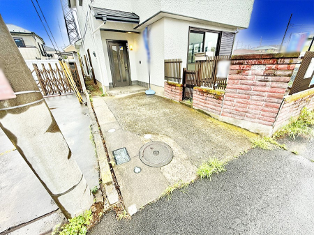 �@�O�ρ�����ɂ��钓�ԃX�y�[�X�Ȃ̂ň��S�ł���