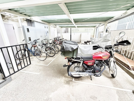 ���̑��@�O�ρ����]�Ԃ��g�����Ƒ��ɂ����S�̒��փX�y�[�X��~�n���ɂ��p��