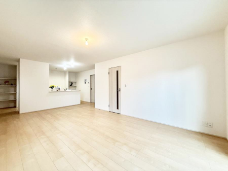 ���r���O�@���������S�n�̂����A���z�̃��r���O