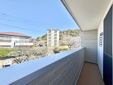 �o���R�j�[�@������ �G�߂̈ڂ낢����������J���I�ȋ�Ԃł�