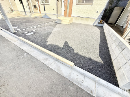 �@�O�ρ�����ɂ��钓�ԃX�y�[�X�Ȃ̂ň��S�ł���