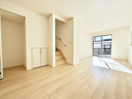 ���r���O�@���������S�n�̂����A���z�̃��r���O