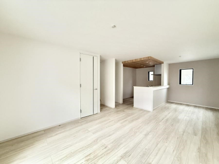 ���r���O�@���������S�n�̂����A���z�̃��r���O