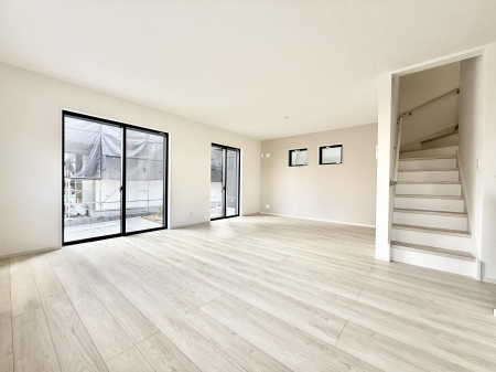 ���r���O�@���������S�n�̂����A���z�̃��r���O