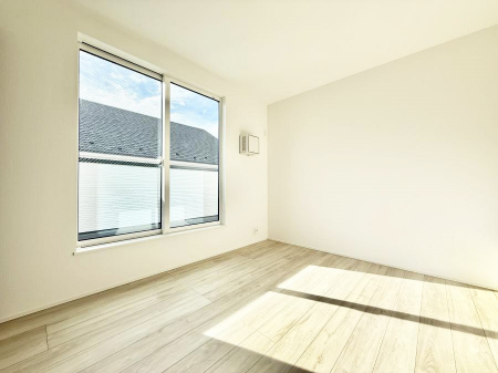 �Q���@�������V���v���ȋ�ԂŁA���[�t���x�b�h��f�X�N�ȂǁA���@�\�ȉƋ�����p���₷���ł�