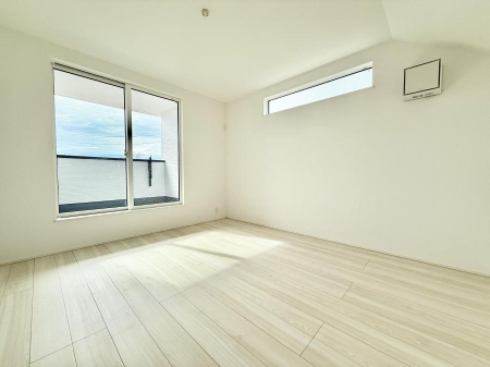 �Q���@�������V���v���ȋ�ԂŁA���[�t���x�b�h��f�X�N�ȂǁA���@�\�ȉƋ�����p���₷���ł�