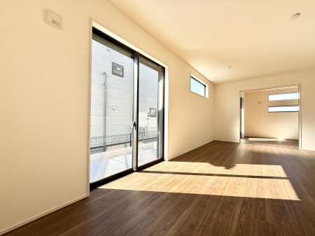 ���r���O�@���������S�n�̂����A���z�̃��r���O