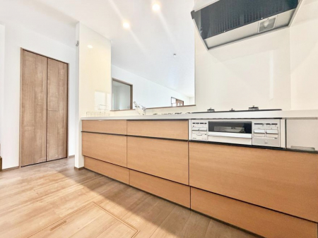 �L�b�`���@�������Ƒ����J��[�߂�A������̂���L�b�`��