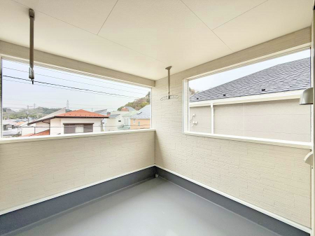 �o���R�j�[�@������ �G�߂̈ڂ낢����������J���I�ȋ�Ԃł�