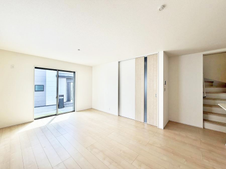 ���r���O�@���������S�n�̂����A���z�̃��r���O