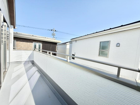 �o���R�j�[�@������ �G�߂̈ڂ낢����������J���I�ȋ�Ԃł�