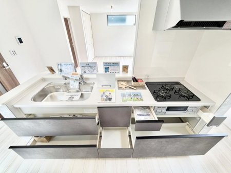 �L�b�`���@�������Ƒ����J��[�߂�A������̂���L�b�`��