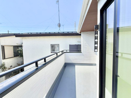 �o���R�j�[�@������ �G�߂̈ڂ낢����������J���I�ȋ�Ԃł�