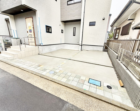 �@�O�ρ�����ɂ��钓�ԃX�y�[�X�Ȃ̂ň��S�ł���