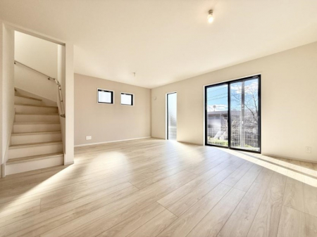 ���r���O�@���������S�n�̂����A���z�̃��r���O