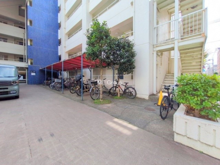 ���̑��@�O�ρ�������Ɛ������ꂽ���֏�ŁA���]�Ԃ̕ۊǂ����S�ł�