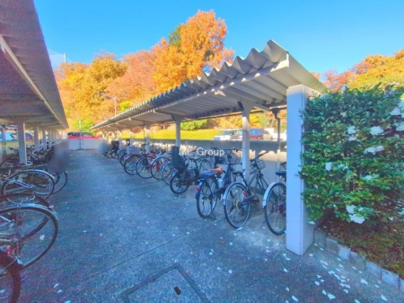 ���̑��@�O�ρ��~�n���ɒ��֏���������Ă���A���]�Ԃ̗��p���X���[�Y�ł�