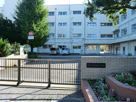 ���ӊ��@���w�Z 300m ���l�s���ޗǏ��w�Z