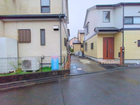 �@�O�ρ�����ɂ��钓�ԃX�y�[�X�Ȃ̂ň��S�ł���